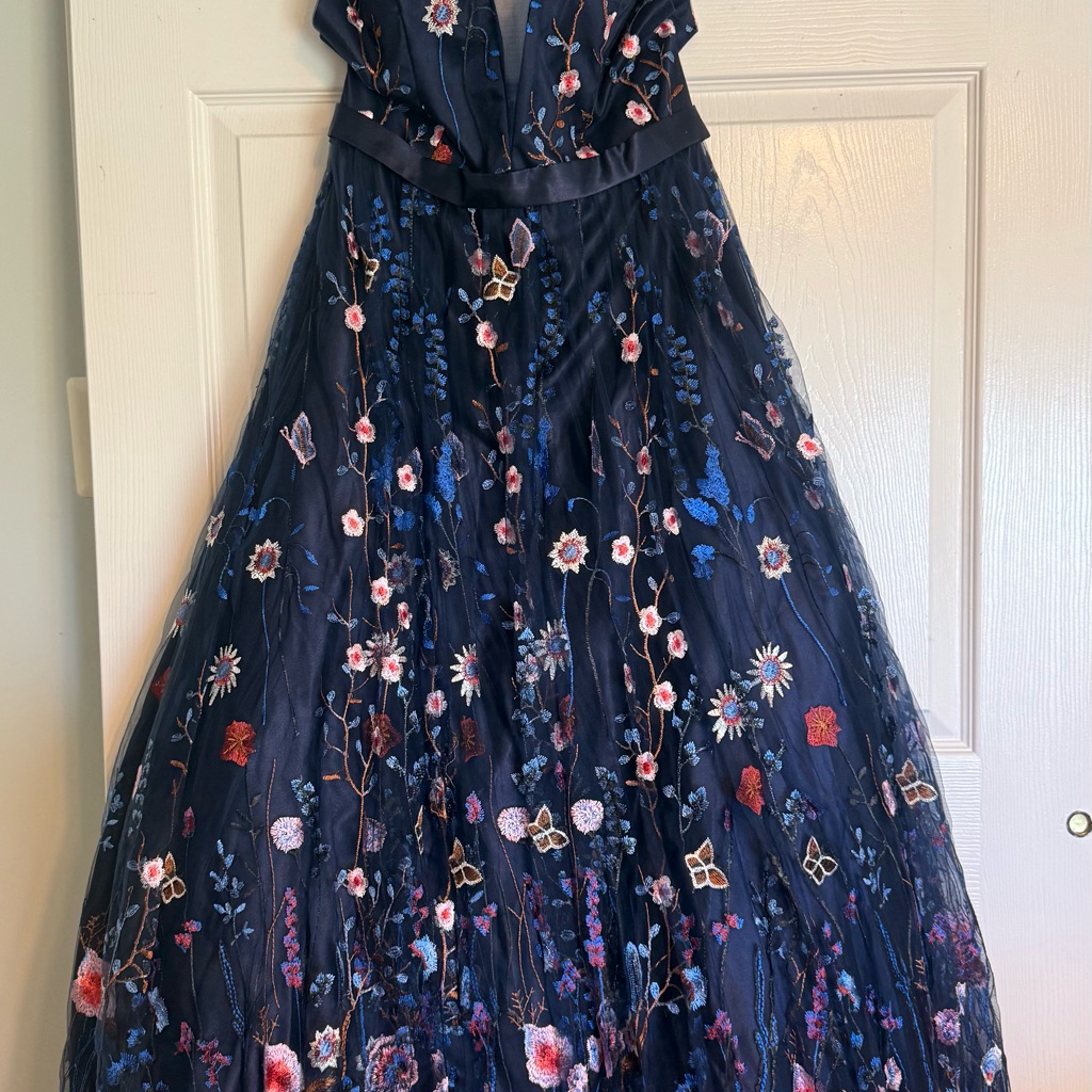Floral Ornate Embroidered Plunging V-Neck Tulle Woman’s Formal Dress - Navy Blue